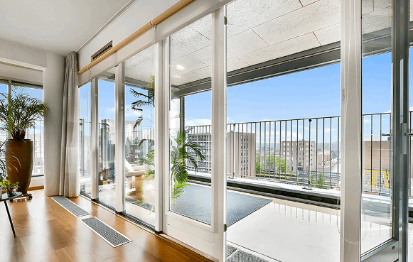AK 336 Folding Door